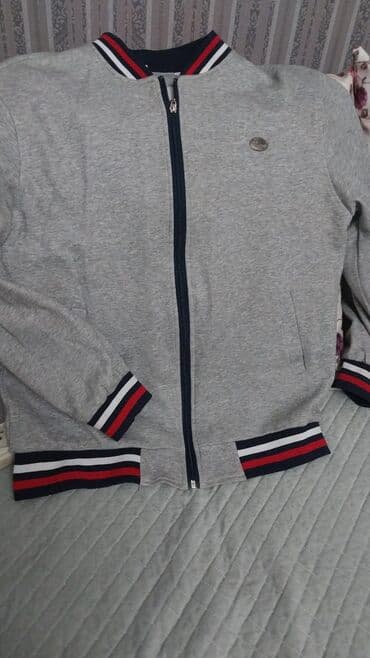 məktəbli jaketi: Mektebli jaketi. teptezedir. alinandan hec geyinilmeyib. veziyyeti — 2