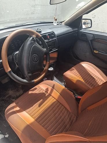 kran satilir: Opel Vectra sedan - Kuzov: boz rəng, 4 qapı, arxa “Vectra” və “Opel” — 5