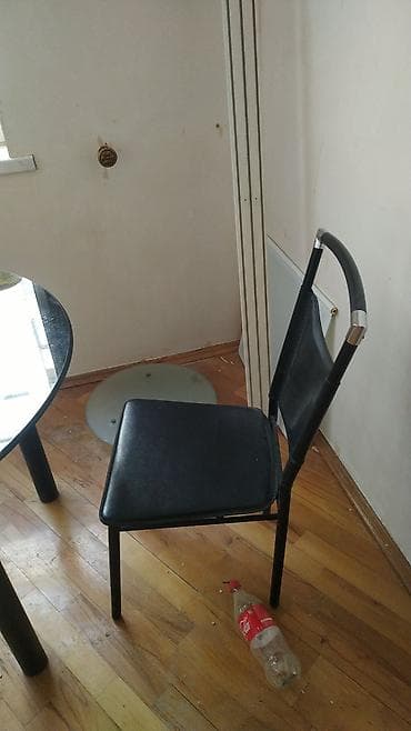 yumru stollar: Mətbəx üçün, İşlənmiş, Açılmayan, Yumru masa, 4 stul — 1