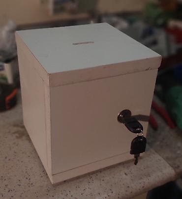 kassa ceki: Açarla açılan bağış/qutu-kasa - Material: bərk taxta/laminat korpus — 2