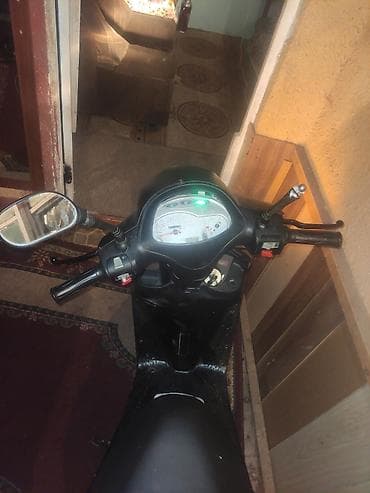 statır: Qara rəngli şəhər skuter/moped bir balaca xerci var 1 gundur surulmur — 3