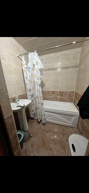 1 комнатная посуточно в баку: 2 otaqlı mənzil, tam mebellə və məişət texnikası ilə. - Geniş qonaq — 4