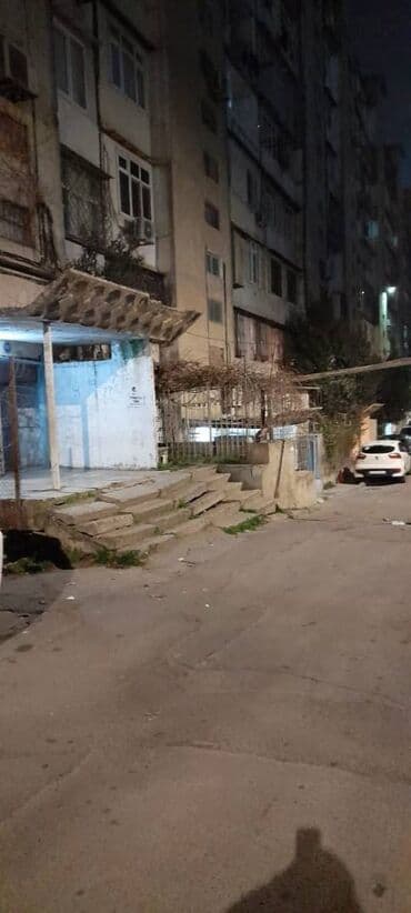 9 ci mikrorayon satilan evler: Bakı, 3 otaqlı, Köhnə tikili, m. Həzi Aslanov, 90 kv. m — 6