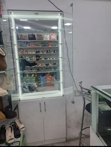 künc rəf: Şüşəli dolab vitrini — 10