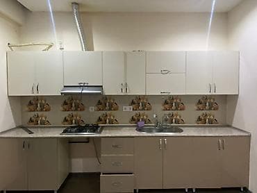 Mətbəx mebeliüzərində moyka və qaz olmaqla satılır 450₼. Eni 360 sm