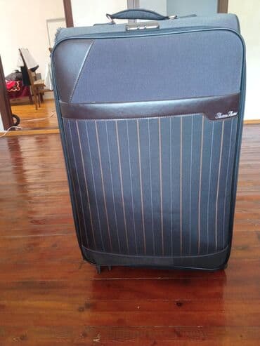 купить чемодан на колесах: Tünd boz rəngli, şaquli zolaqlı çamadan. Çamadanın yuxarı hissəsində — 3