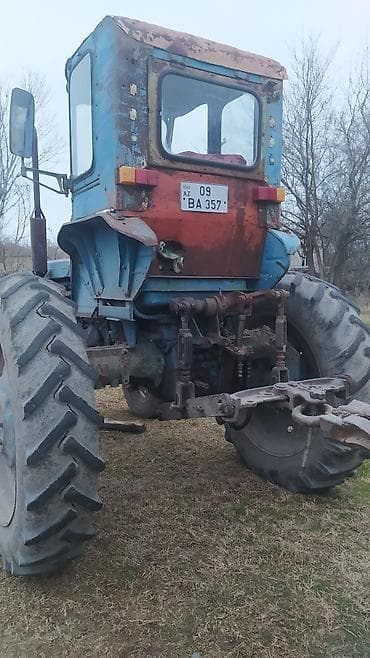 masin satisi kreditle: Mavi rəngli təkərli kənd təsərrüfatı traktoru. Xüsusiyyətlər: - Kənd — 2