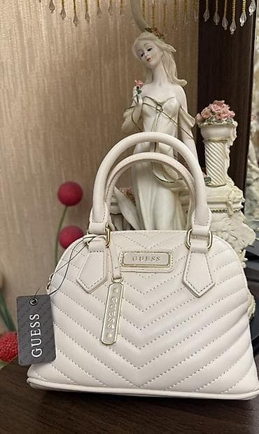 GUESS brendinin original çantası Original etiketli Rəng: krem (açıq lalafo.az -da GUESS brendinin original çantası Original etiketli Rəng: krem (açıq