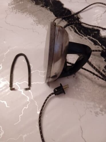 qədimi qəpiklər: Retro elektrik ütüsü - Klassik, metal altlıqla kompakt ütü - — 3