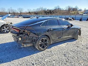 şevralit avtomobil: Kia K5 GT-Line, qara rəng, liftback kuzov. Xüsusiyyətlər: - Güclü — 2