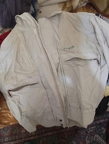 Kişi geyimləri: Kişi geyimləri dəsti 1) Qara kapüşonlu sviter - Ön hissədə “Böhse — 2