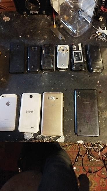 iphone 3g: Kolleksiya halında köhnə mobil telefonlar və ehtiyat hissələri - — 2