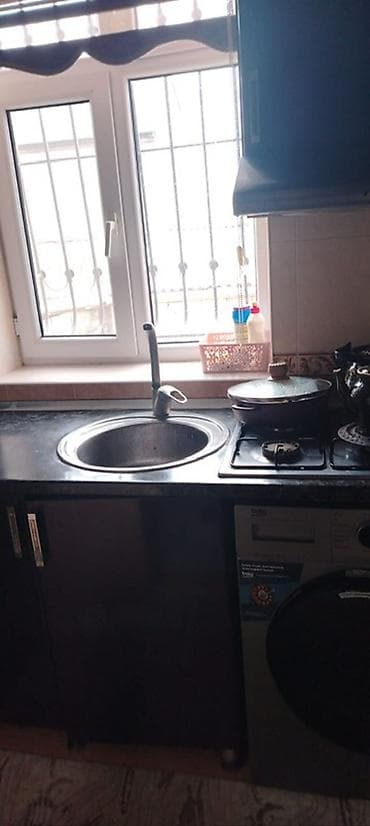 Satılır: həyət evi. Qaradag rayonu Lokbatan massiv 1. Otaq sayi 2 — 8