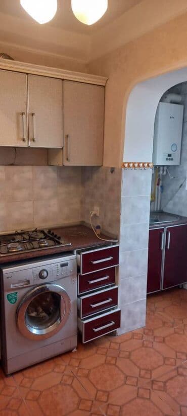 günəşlidə kirayə: Xətai rayonu,Kğhnə Günəşli qəsəbəsi,Afrodita restoranının yaxınlığı,10 — 10