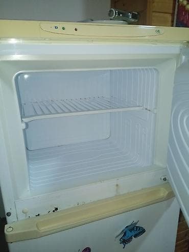 Elektronika: - Aşağıda əsas soyutma kamerası: 2 ədəd şüşə rəf, meyvə-tərəvəz üçün 2 — 1
