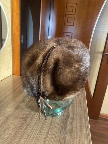 женские шапки из кролика: Norka papaq. Natural. Qadın üçün. Rusyadan gelib. 2-3 defe istifade — 2