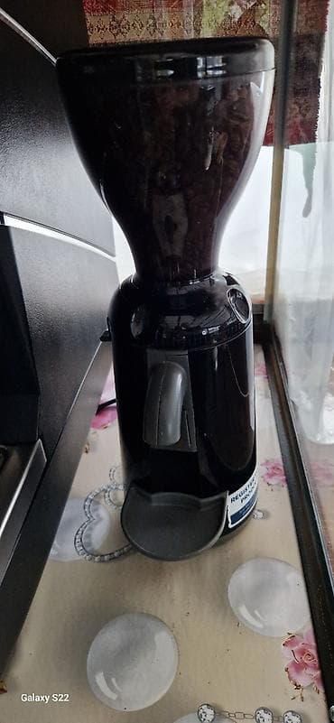 Coffee aparatı ve coffee üyüdücüsü satılır.Aparat az istifade olunub — 3