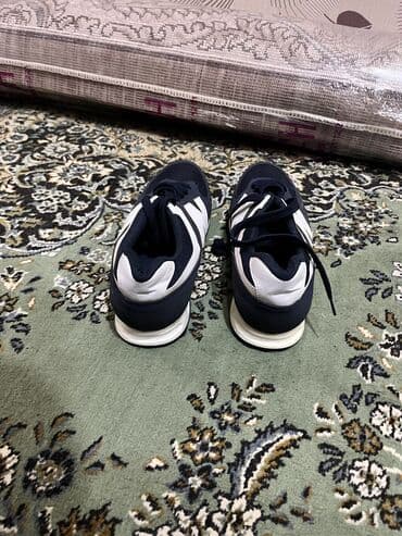 Renault: New Balance tərzində idman ayaqqabısı - Rəng: tünd göy (navy) və ağ — 2