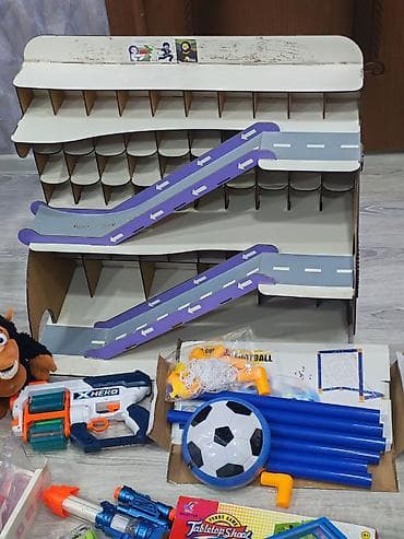 Uşaq oyuncaqları dəsti Komplektdə müxtəlif temalı oyuncaqlar və — 8