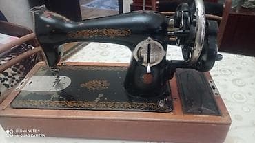 kohnə əsyalar: Klassik mexaniki tikiş maşını 1962 ci il istehsali - Güclü çuqun — 1