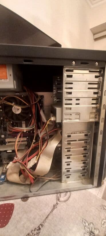 корпус для компьютера: Masaüstü kompüter korpusu – ATX midi-tower - Rəng: qara, ön hissədə — 2