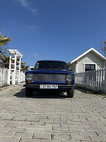 vaz 21015 şiti: Model: Lada (VAZ) 21011 Kuzov: sedan, 4 qapı Rəng: parlaq göy Nömrə — 1