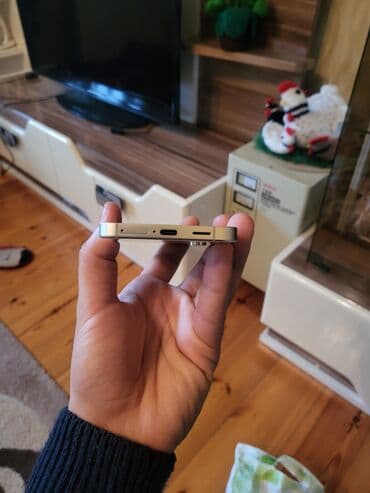 tikanlı tel: Samsung Galaxy S24, 128 GB, rəng - Bej, Simsiz şarj — 2