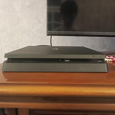 Sony PlayStation 4 Slim oyun konsolu Xüsusiyyətlər: - Model: PS4 Slim