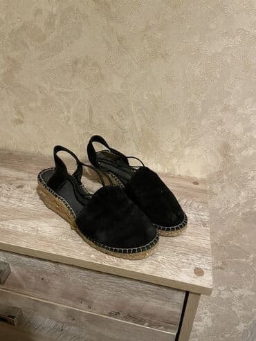 kişilər ucun qacış krossovkaları: • Brend: New Balance (ikili “N” loqolu) • Model tipi — 9