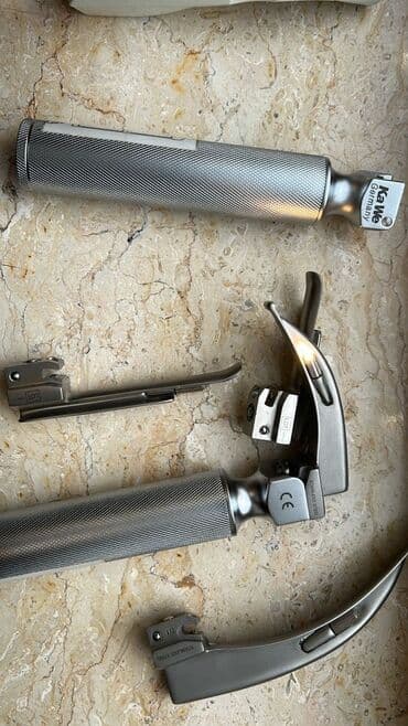 stomatoloji avadanliqlar: KaWe Germany firmasının istehsalı olan laringoskop dəsti. Dəstə iki — 2