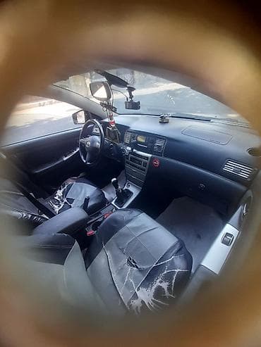 2005 kia sephia: Toyota Corolla: 1.4 l | 2005 il Hetçbek — 3