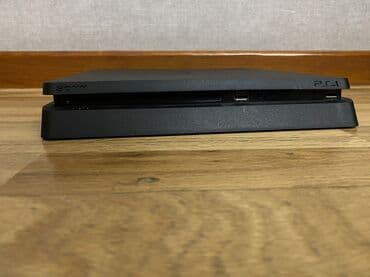 Видеоигры и приставки: PlayStation 4 Slim komplekti - Konsol: PS4 Slim (qara korpus — 2