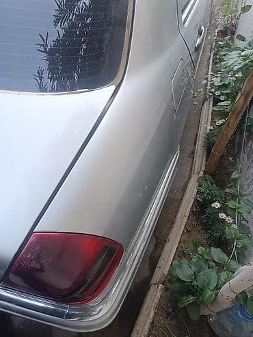 e 3 2: Mercedes-Benz C 250: 2.5 l | 1994 il Sedan — 6
