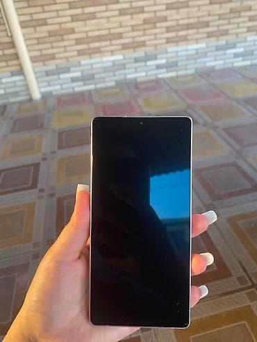 lenovo ideapad 3i: Samsung Galaxy S25 Ultra, 256 GB, rəng - Gümüşü, Face ID — 6