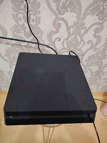 plesteysen: PlayStation 4 Slim oyun konsolu - Model: PS4 Slim (qara rəng) - — 2