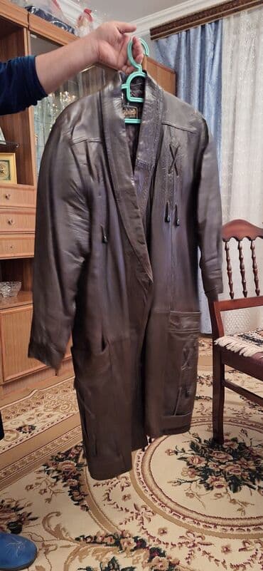 Layka plaş. Deyerinden cox ucuz qiymete. evde elave yer tutur deye