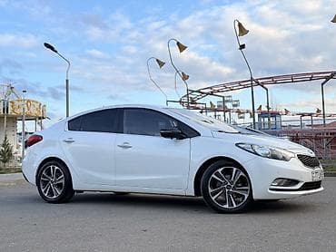 190 maşın: Kia Cerato sedan – ağ rəng, aerodinamik korpuslu, şəhər və magistral — 2