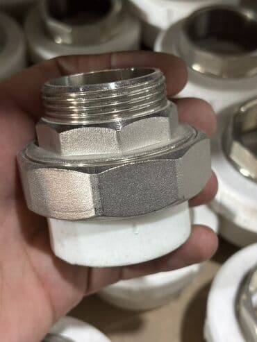tikinti material: Ağ rəngli, metal dişli adapter. Bu adapter, boru sistemlərində — 8