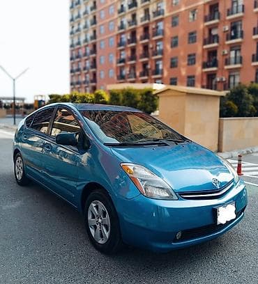 uaz satisi: Toyota Prius (2-ci nəsil) – hibrid liftbek Xüsusiyyətlər: - Rəng — 5