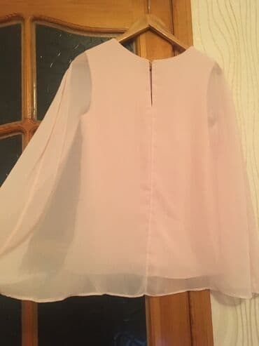 yupqa kofta: Krep-şıfon kofta,2 defe geyinilib,M ölcü,uzunluq 65 smdır,qiymet — 2