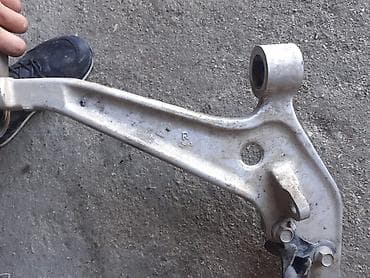 Troslar, rıçaqlar: Nissanin sag teref alt çasqaso. 2008-ci madel. tek problemi bir eded — 3