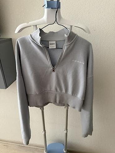 push up helanke: Bershka qadın svitşörtü - Rəng: açıq boz - Model: qısa kəsim (crop) — 3