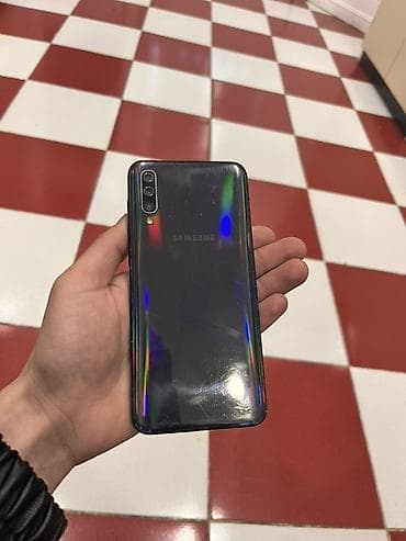 islenmis telefonlar ucuz qiymete: Samsung Galaxy A50, 64 GB, rəng - Qara, İki sim kartlı — 2