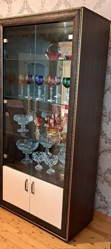 həzi aslanov obyekt icare: Şüşəli dolab vitrini — 1