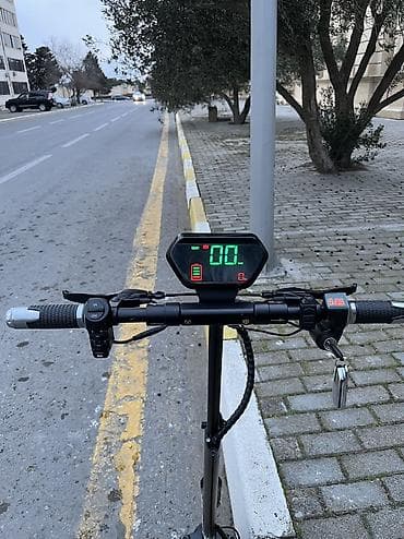 Elektrik nəqliyyatı: Salam sukter yaxşı vəzyətdədi 1500w 15Aperdir çəki götürməyi 150 — 5