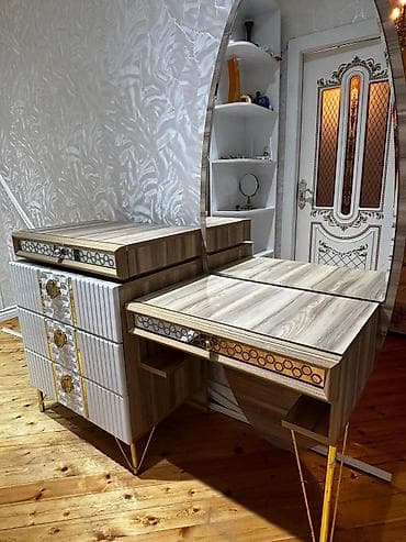 Комоды: Б/у, С зеркалом — 2