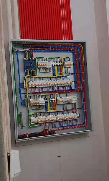 ev fasadları: Peşəkar elektrik-texniki montaj xidməti Tətbiq sahələri: - Mənzil — 4