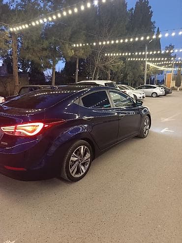 hyundai accent 2018 1.6: Hyundai Elantra sedan - Kuzov: dərin mavi rəng, idman üslublu ön və — 4