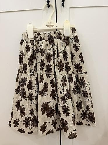 giyim: Юбка для девочки 6–8 лет в идеальном состоянии. Цена 15 манат. 6–8 — 2