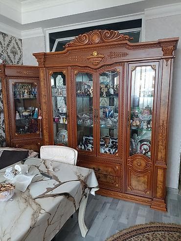 Klassik üslubda vitrin-bufet dəsti - Material: massiv ağac və təbii